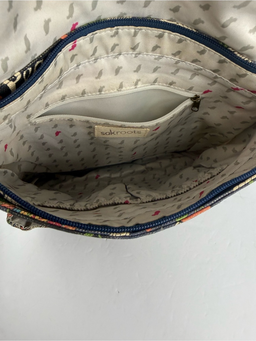 Sakroots Women’s Convertible Signature Peace Print Backpack/Crossbody Bag/Purse - Picture 4 of 6